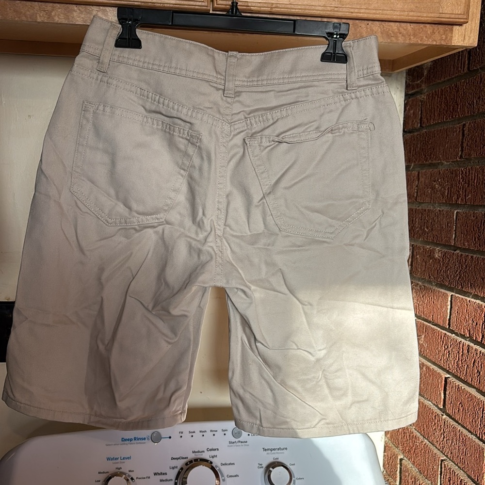 NWT Riders by Lee Tan Khaki Bermuda Shorts Instantly Slims You Irregular 10 M - Picture 8 of 16